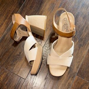 Dr. Scholl's Beige and Tan Block Heel Sandals